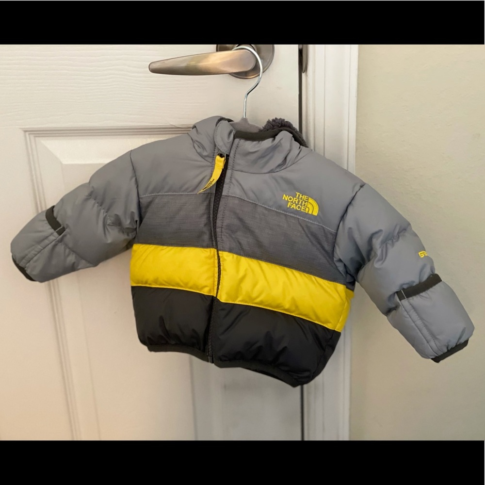 The North Face Infant Puffer Jacket size 0-3M (fits like a 0-6M)